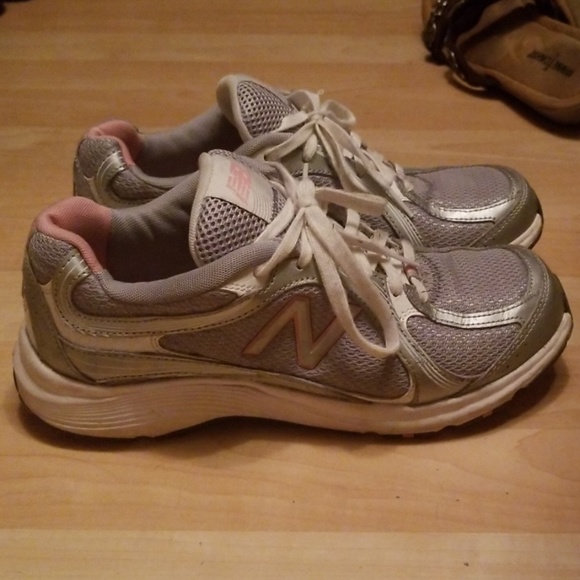 New Balance silver and pink sneakers - Picture 3 of 6